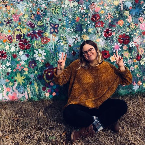 Meet your Posher, Alyssa - Picture 1 of 1
